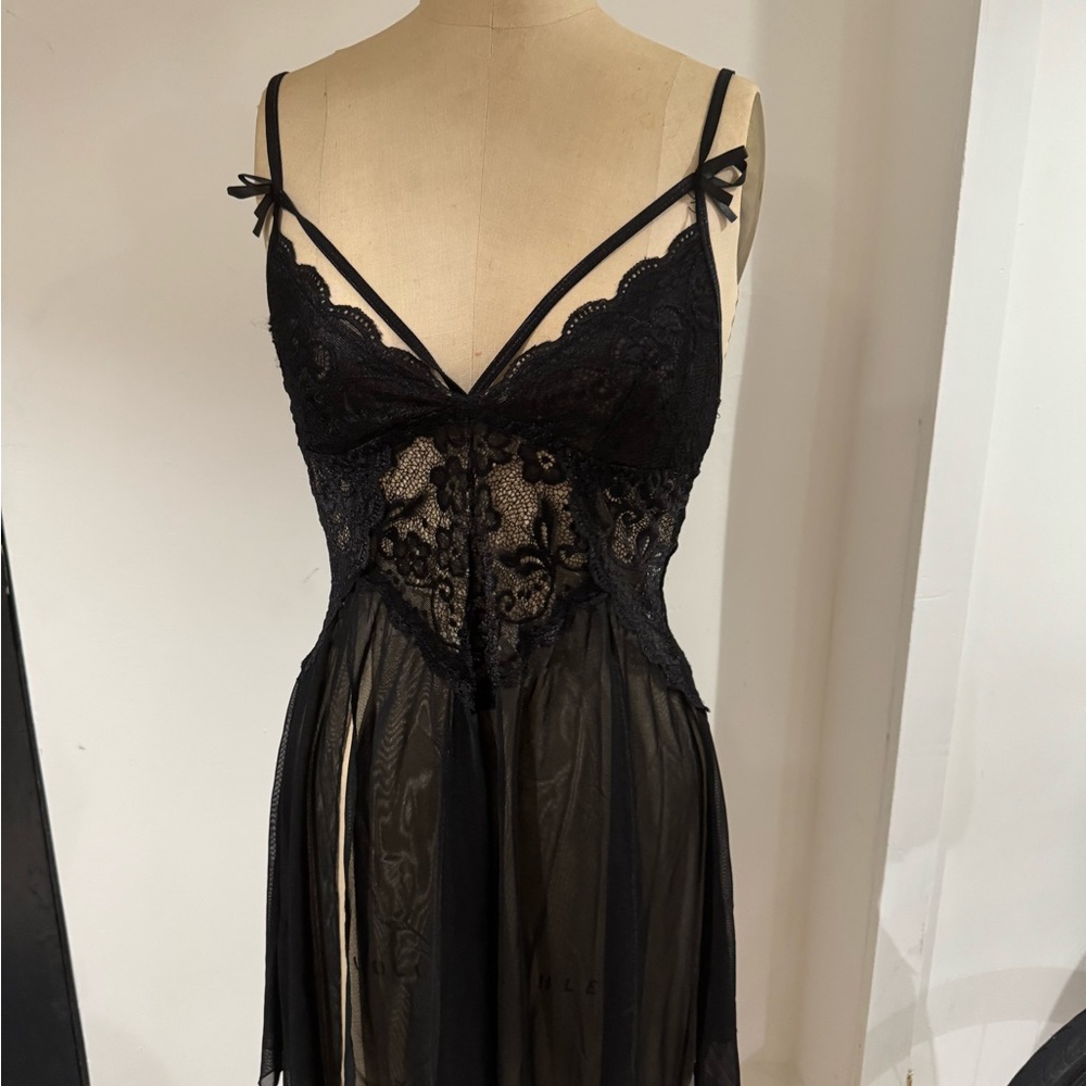 Elegant Black Lace Nightgown